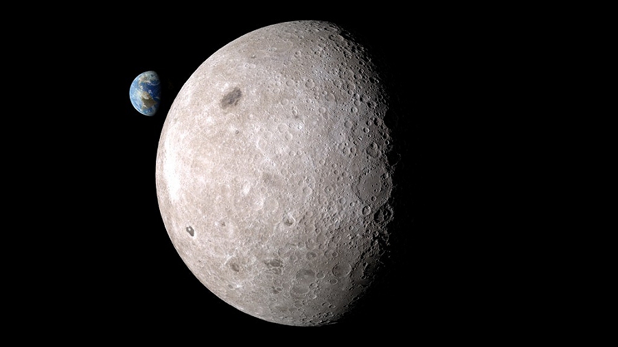 Niewidoczna z Ziemi strona Księżyca. Fot. NASA.