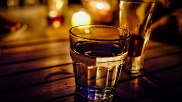 Picie alkoholu korzystnie wpływa na zdrowie - ale tylko regularne i umiarkowane