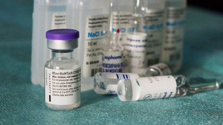 Minister zdrowia Singapuru: szczepionki mRNA chronią przed zakażeniem wariantem Delta w 69 proc.