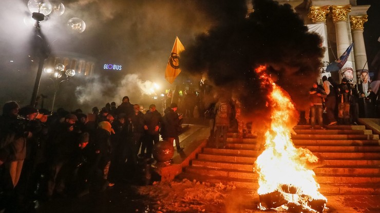 "Opony znów mogą zapłonąć". Starcia z policją podczas trzeciej rocznicy Majdanu w Kijowie