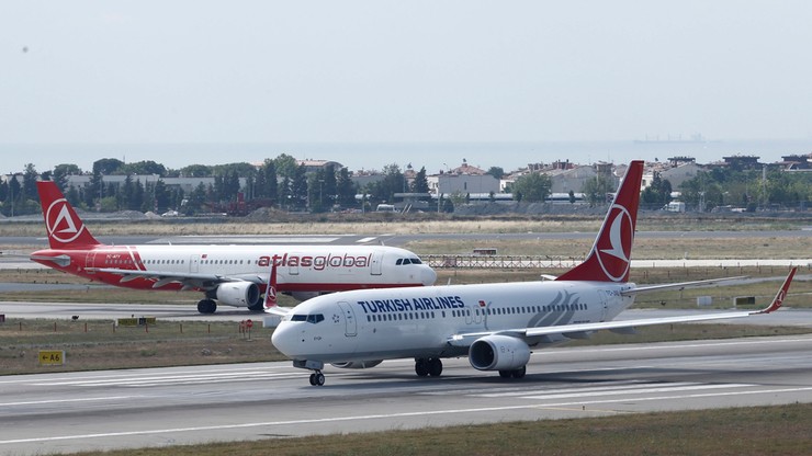 Lotnisko w Stambule znów działa, ale wiele lotów odwołanych