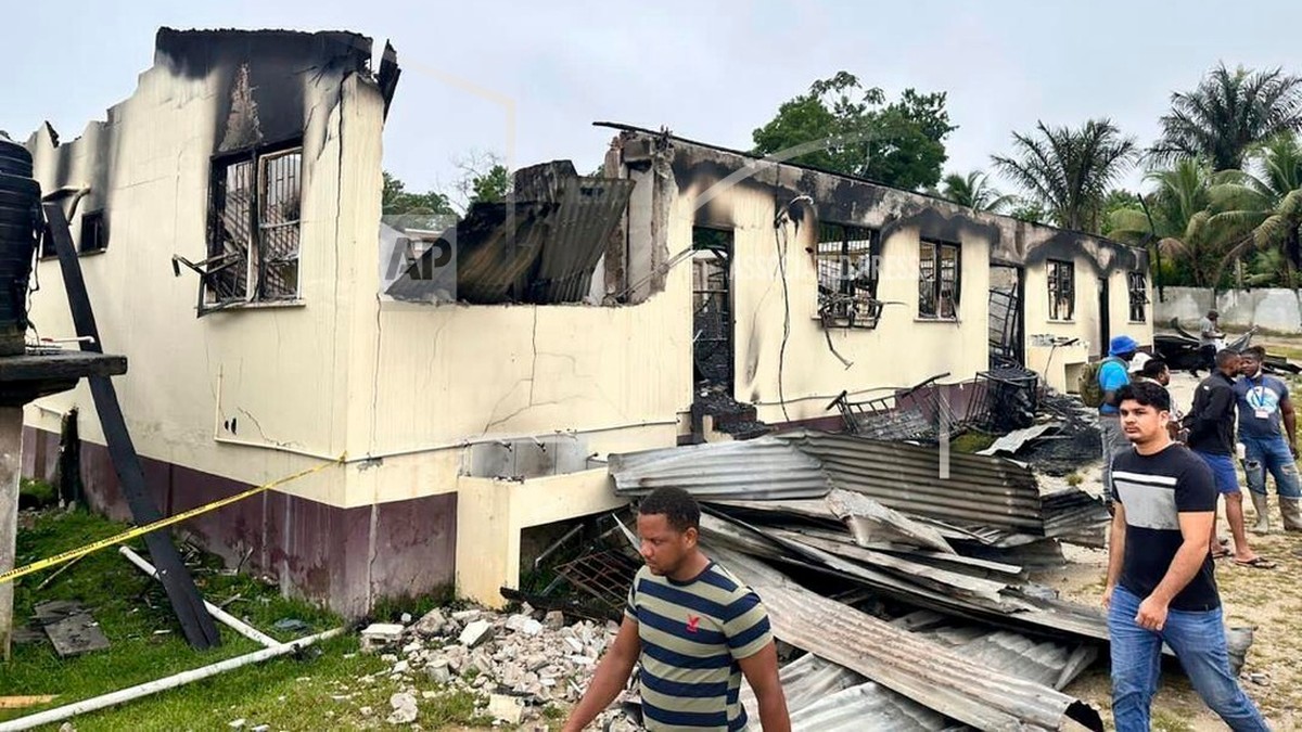 Gujana. 19 osób zginęło w pożarze internatu. Budynek podpaliła uczennica, której zabrano telefon