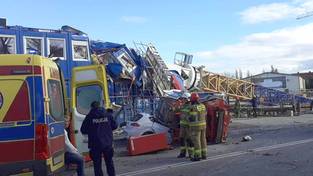 06.11.2023 06:00 Wichura nad Polską. Dźwig runął na plac budowy. Zginęła 1 osoba, 3 zostały ranne. Zobacz nagranie