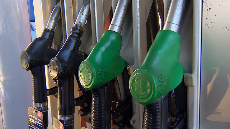 W USA duże spadki cen ropy. W Kuwejcie kończy się strajk naftowców
