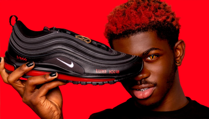 Lil Nas X promuje "szatańskie" buty z ludzką krwią. Nike złożył pozew