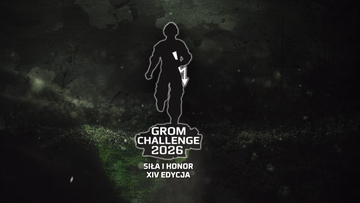 Sylwetka biegacza w mundurze i z karabinem na tle logotypu GROM CHALLENGE 2026 i napisu "Siła i Honor XIV Edycja".