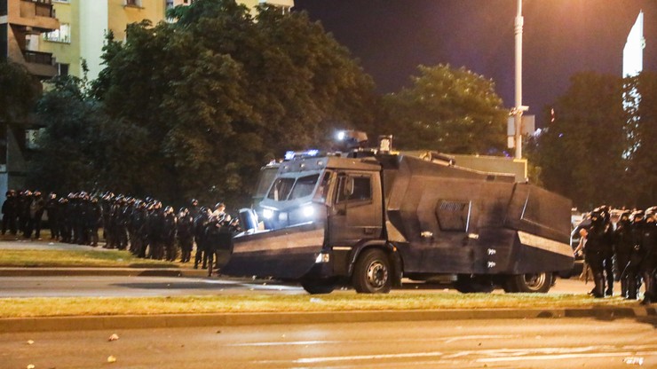 Kolejna noc protestów na Białorusi. Zginął jeden z demonstrantów
