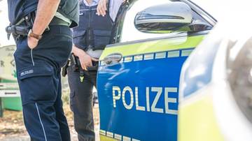Wjechał w grupę ludzi. Wśród nich były żona i córka. Podano prawdopodobny motyw