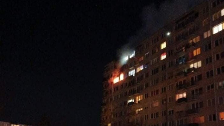 Toruń. Kilkanaście zniszczonych mieszkań po pożarze wieżowca. Są ranni