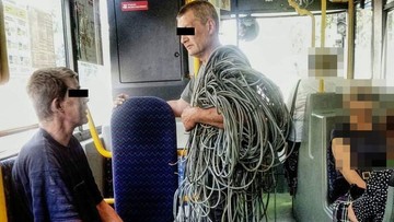 Ukradli 50 kg kabli. Wsiedli z nimi do autobusu