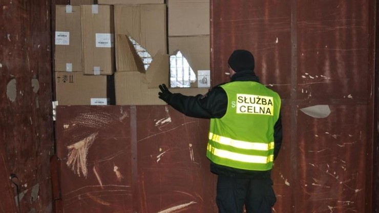 Przemytnicy próbują wwozić papierosy w wagonach z Białorusi. Przejęto 138 tys. paczek