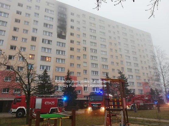 Pożar w bloku na Mazowszu. Ogień na siódmym piętrze
