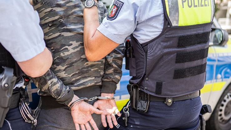 Uciekł z miejsca wypadku i opluł policjantkę. 31-letni Polak aresztowany