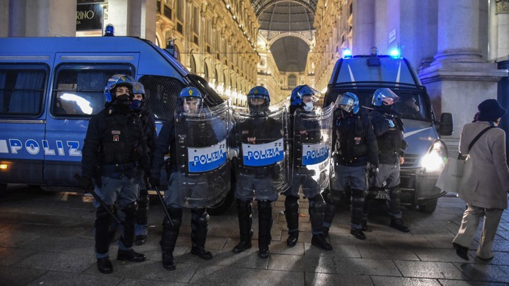 Starcia antyszczepionkowców z policją w Mediolanie
