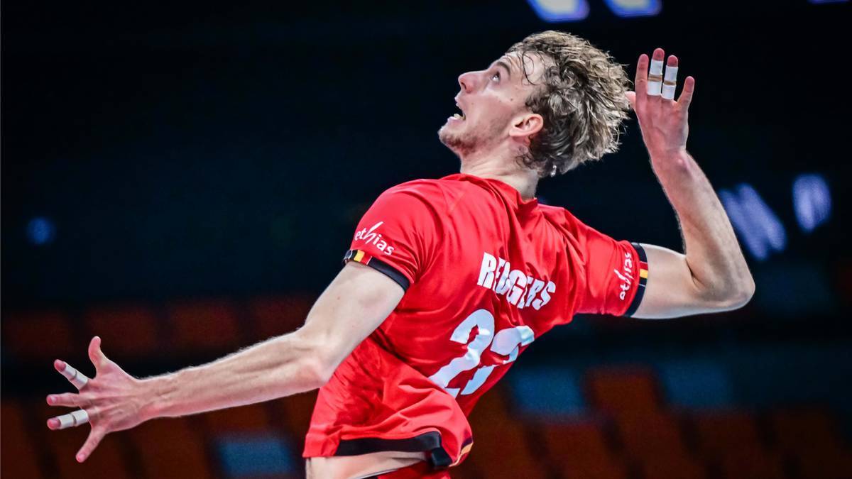 Ferre Reggers w akcji podczas meczu siatk&oacute;wki