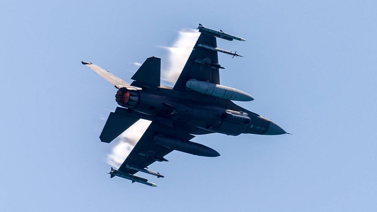 Zmasowany atak Rosjan na Kijów. Polska podrywa myśliwce