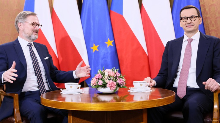 Morawiecki po rozmowie z premierem Czech: wystąpimy do KE o nowe środki na wsparcie dla uchodźców