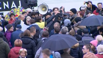Przepychanki między uczestnikami "czarnego protestu" i działaczami "pro-life". Interweniowała policja