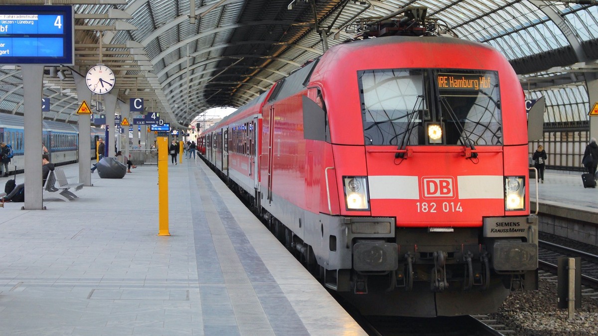 Niemcy: Strajk ostrzegawczy pracowników transportu. Nie jeżdżą pociągi, odwołane loty