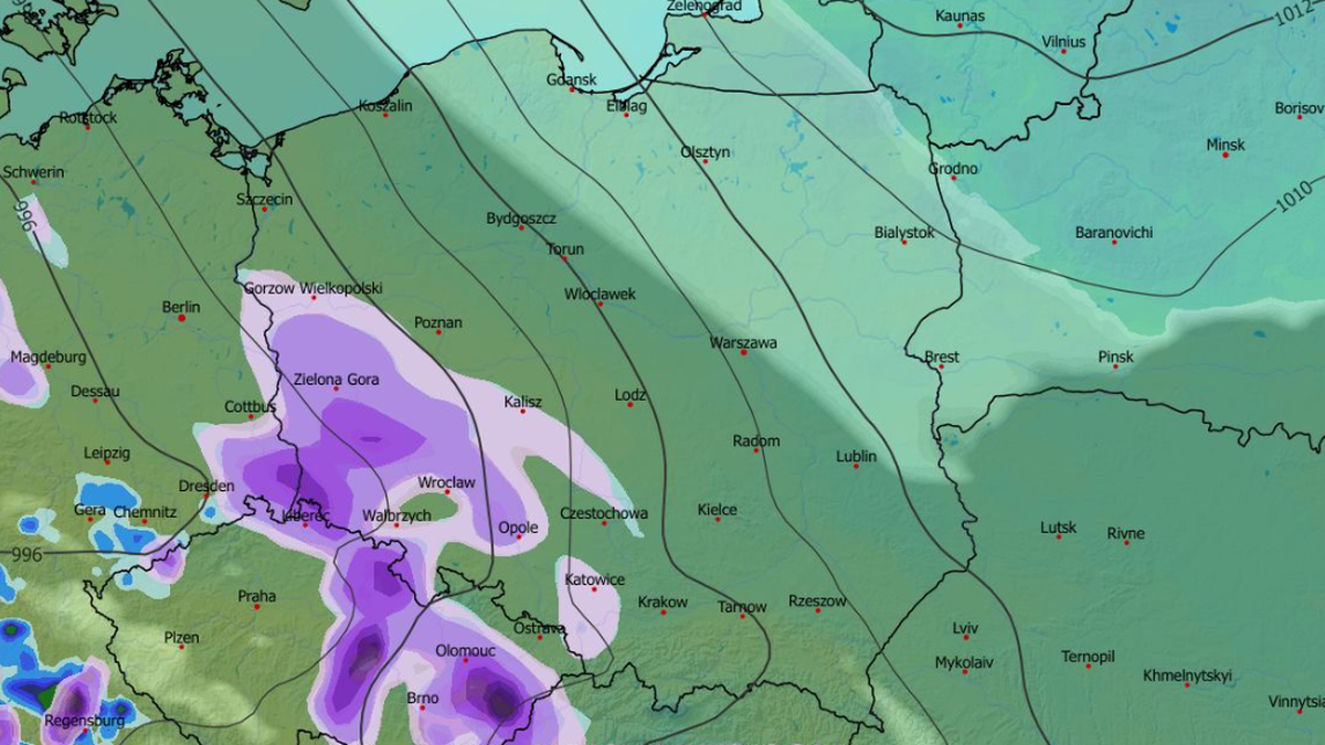 W najbliższych godzinach na południowym zachodzie spadnie sporo śniegu, ale też mogą tam występować marznące opady