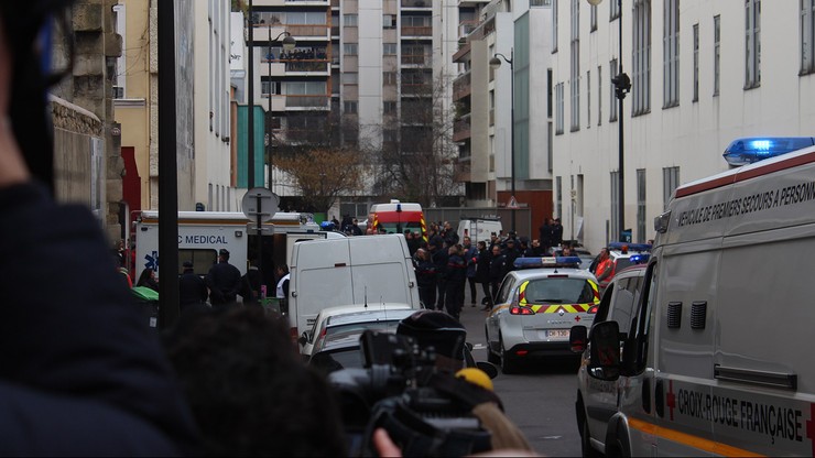 Trzy osoby zatrzymane w sprawie zamachów na redakcję "Charlie Hebdo"