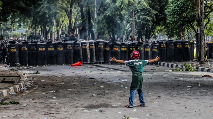 Fala protestów przeciw "prokorupcyjnej" reformie kodeksu karnego w Indonezji