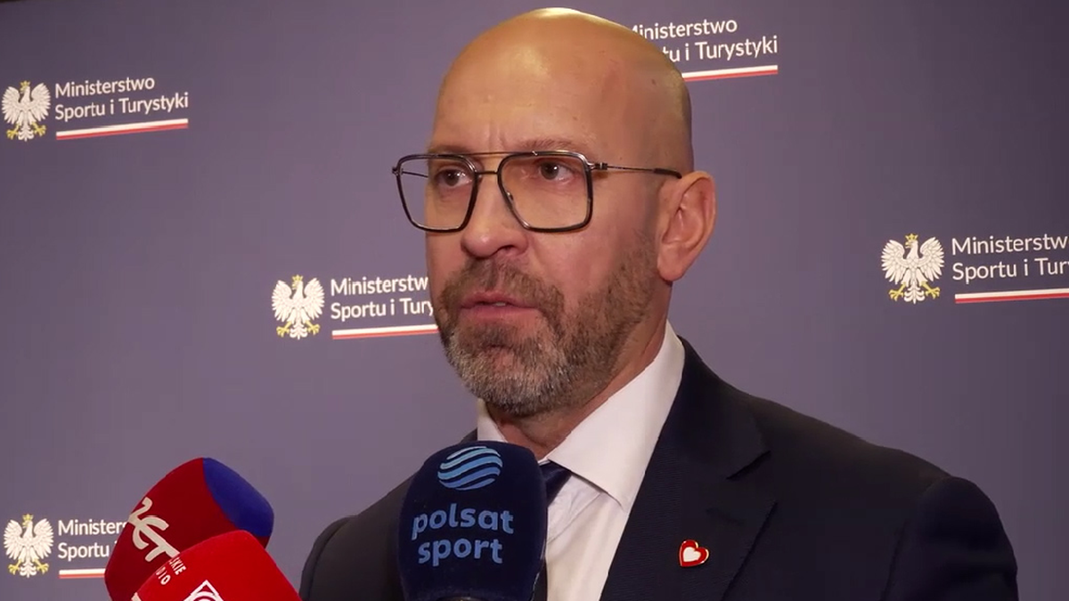 Minister sportu i turystyki Jakub Rutnicki udziela wywiadu.