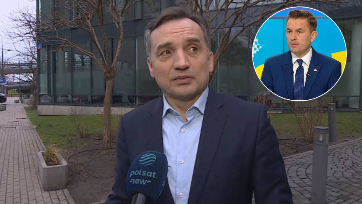 Wiceminister sprawiedliwości Arkadiusz Myrcha udzielający wywiadu, obok mniejsze zdjęcie Zbigniewa Ziobry.