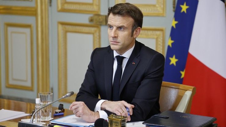 Francja. W rozmowie telefonicznej prezydent Macron zażądał od Putina zaprzestania ataku na Ukrainę