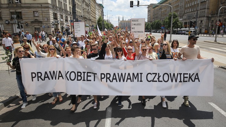 "Prawa człowieka prawami kobiet". Marsz godności na ulicach Warszawy