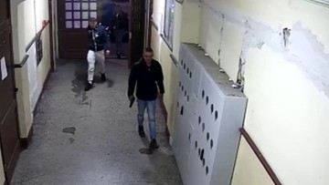 Brutalne pobicie przypadkowego mężczyzny w Poznaniu. Policja prosi o pomoc w ujęciu sprawców