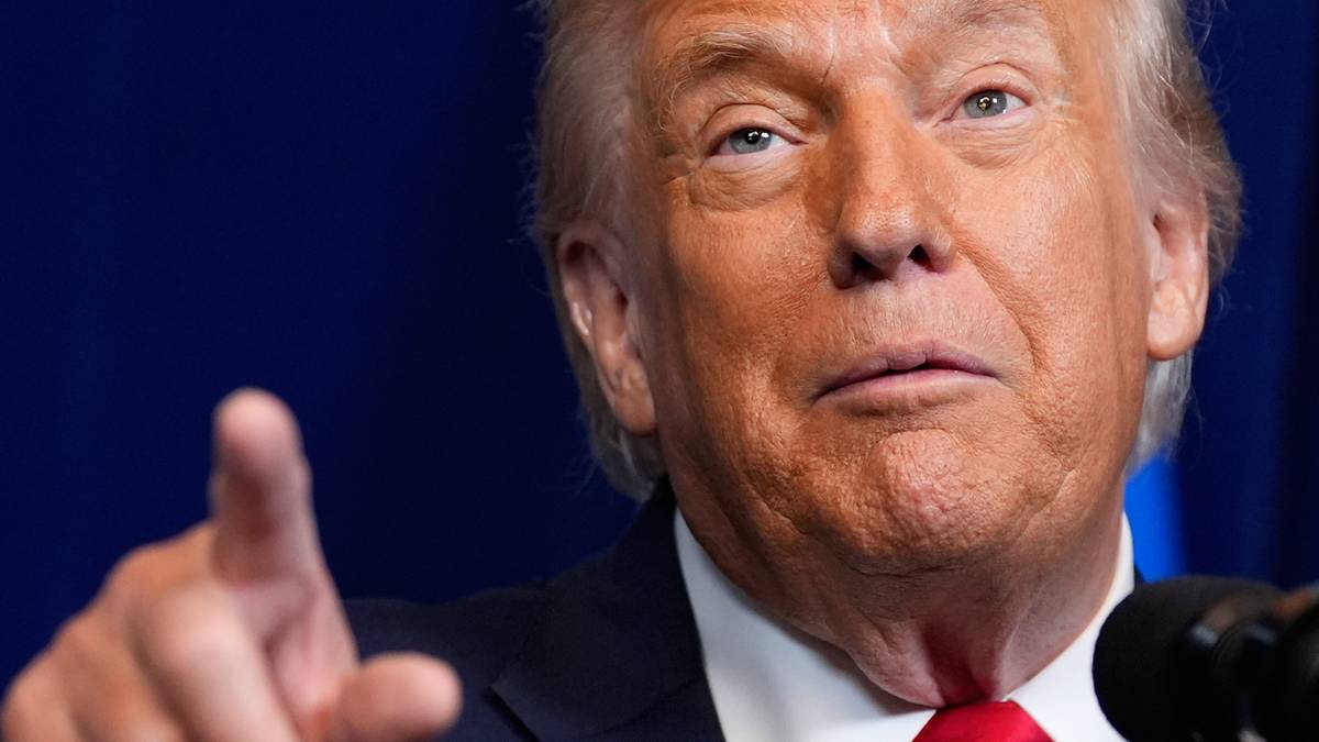 Trump ostrzega Iran. "USA przyjdą z odsieczą, jeżeli zaczną strzelać"