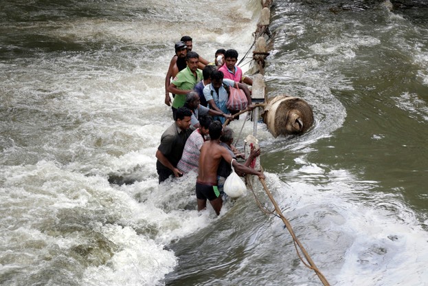 Klęska na Sri Lance. Wezbrane wody i osuwiska niszczą wsie