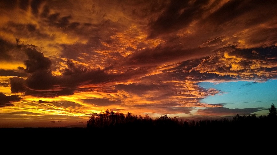 Wschód słońca w Skrzyszowie w woj. śląskim. Fot. Dawid / TwojaPogoda.pl