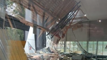 Ulewy w Wielkopolsce. Zawalił się dach hali sportowej w Poznaniu