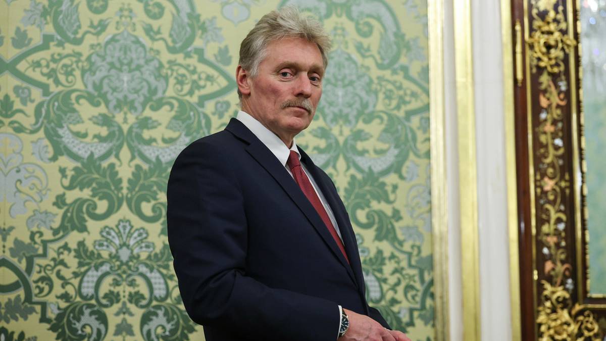 Dmitrij Pieskow, rzecznik Kremla, w garniturze