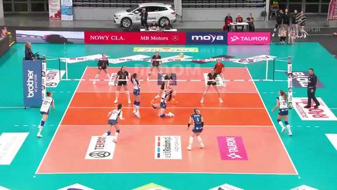 Drużyna UNI Opole w akcji podczas meczu siatk&oacute;wki przeciwko Moya Radomka Radom.