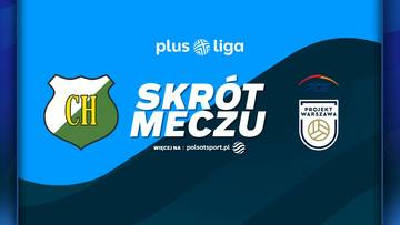 Grafika informująca o skrócie meczu Plus Ligi pomiędzy InPost ChKS Chełm a PGE Projekt Warszawa. Widnieją herby obu drużyn oraz napis "SKRÓT MECZU".