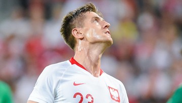 Polski napastnik ściągnięty z boiska już w pierwszej połowie! Nie podał ręki trenerowi