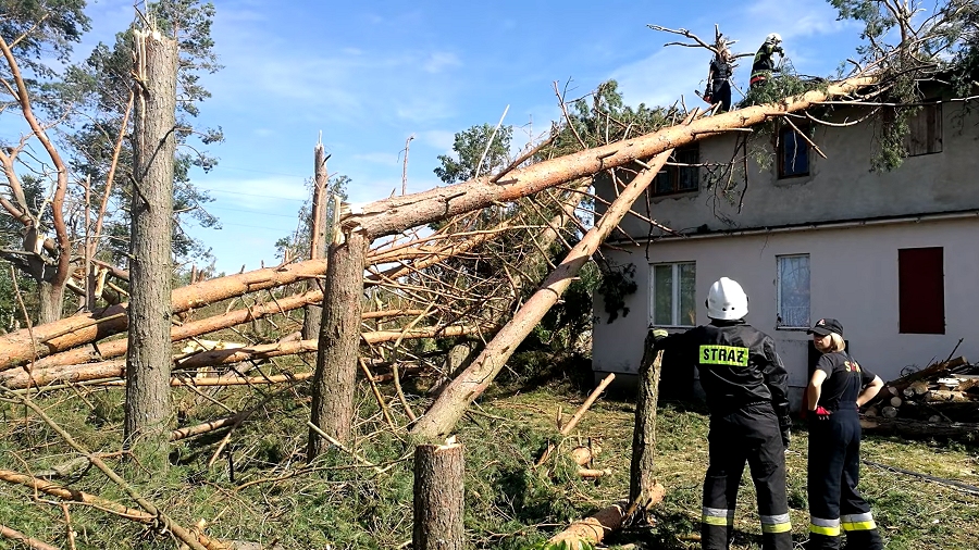 11.06.2019 08:24 Podtopienia, połamane drzewa, pozrywane dachy i karetki jeżdżące do omdleń. Tak będzie codziennie