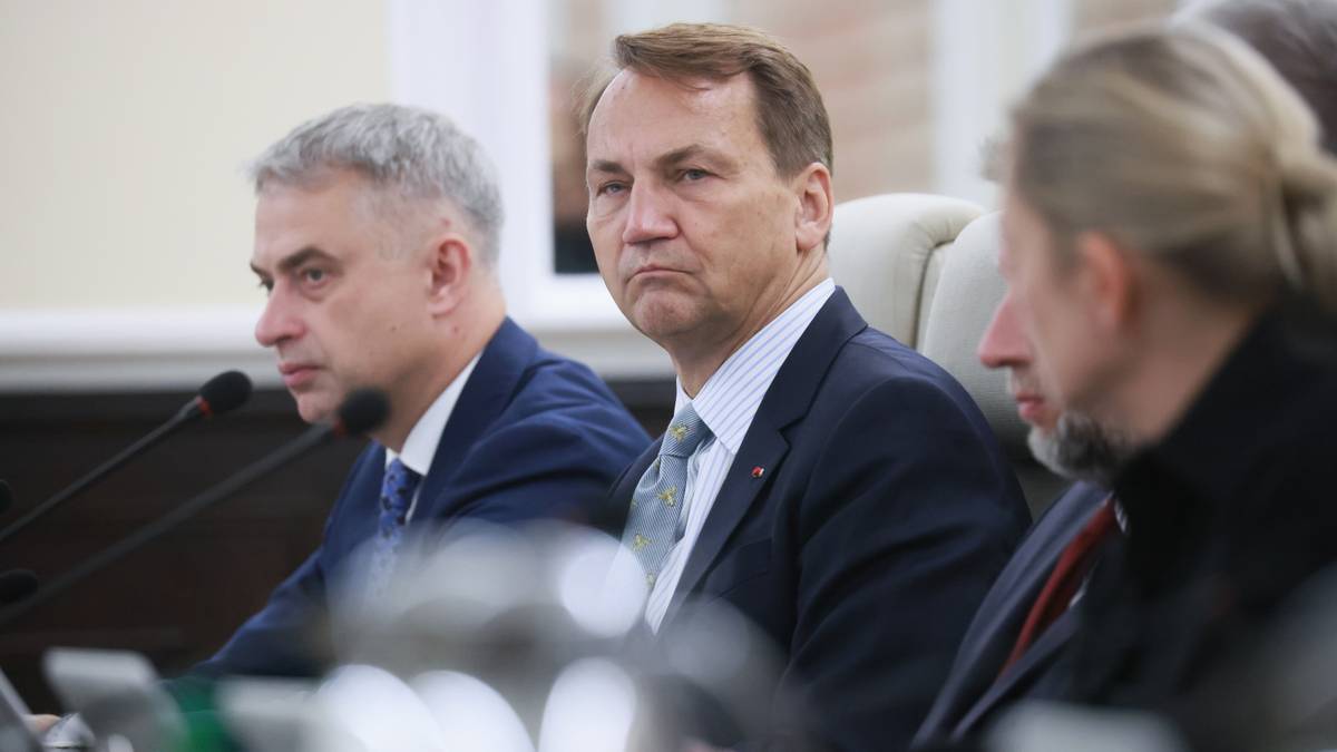Zapytali Polaków o ocenę Sikorskiego. Jest nowy sondaż