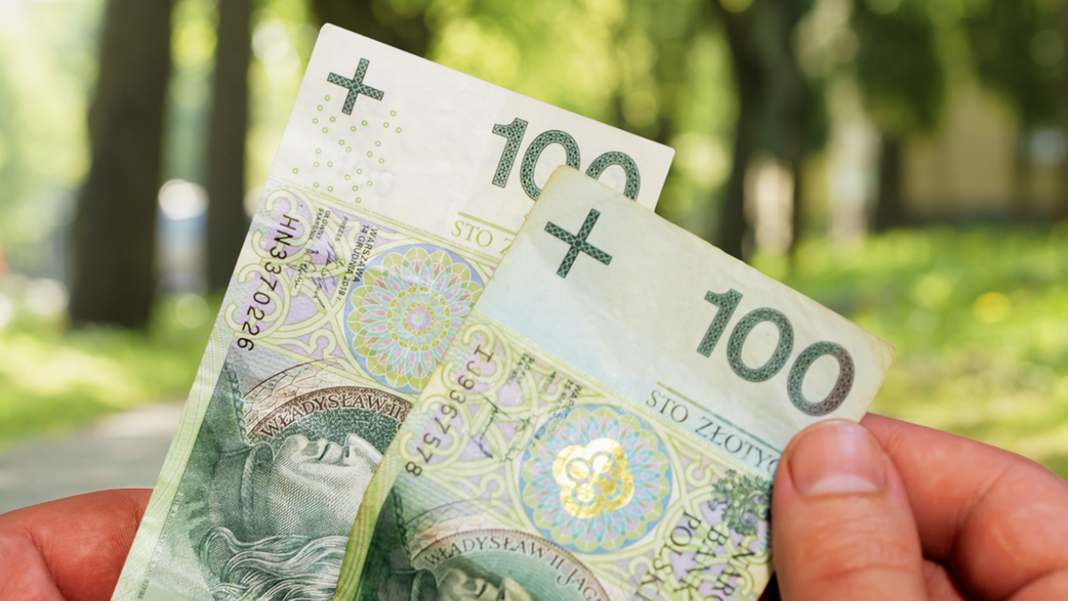 Znalazłeś gotówkę na chodniku i chcesz ją zatrzymać? Właśnie zmieniły się przepisy