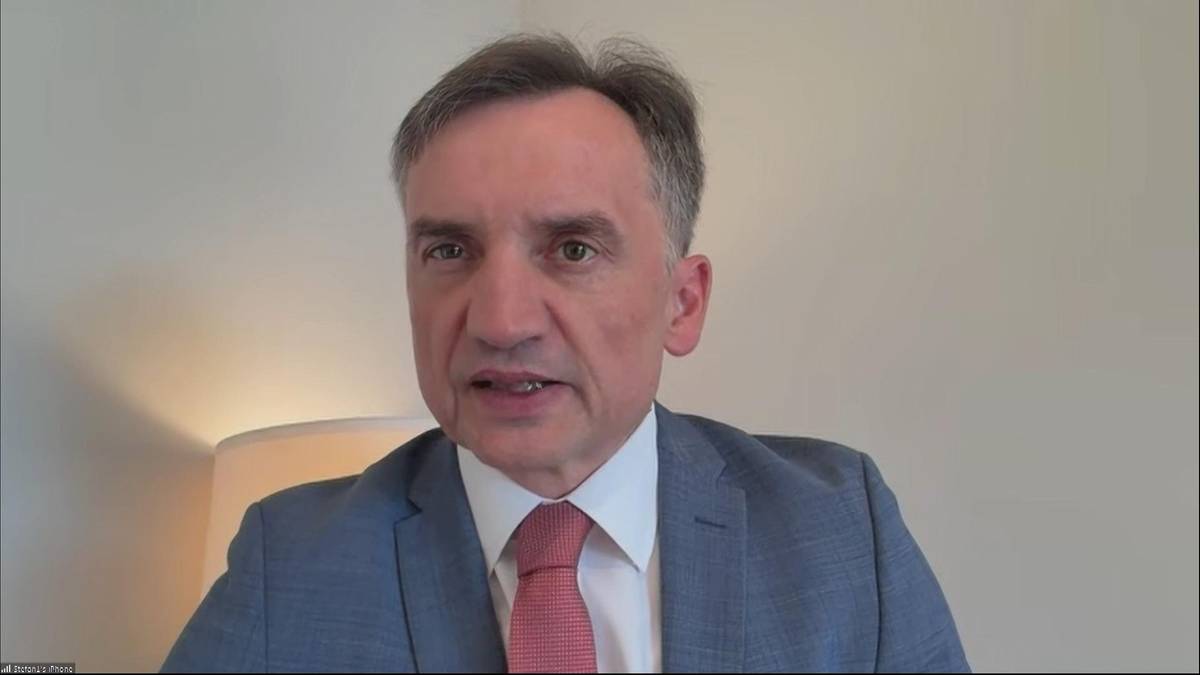 Zbigniew Ziobro w garniturze i krawacie