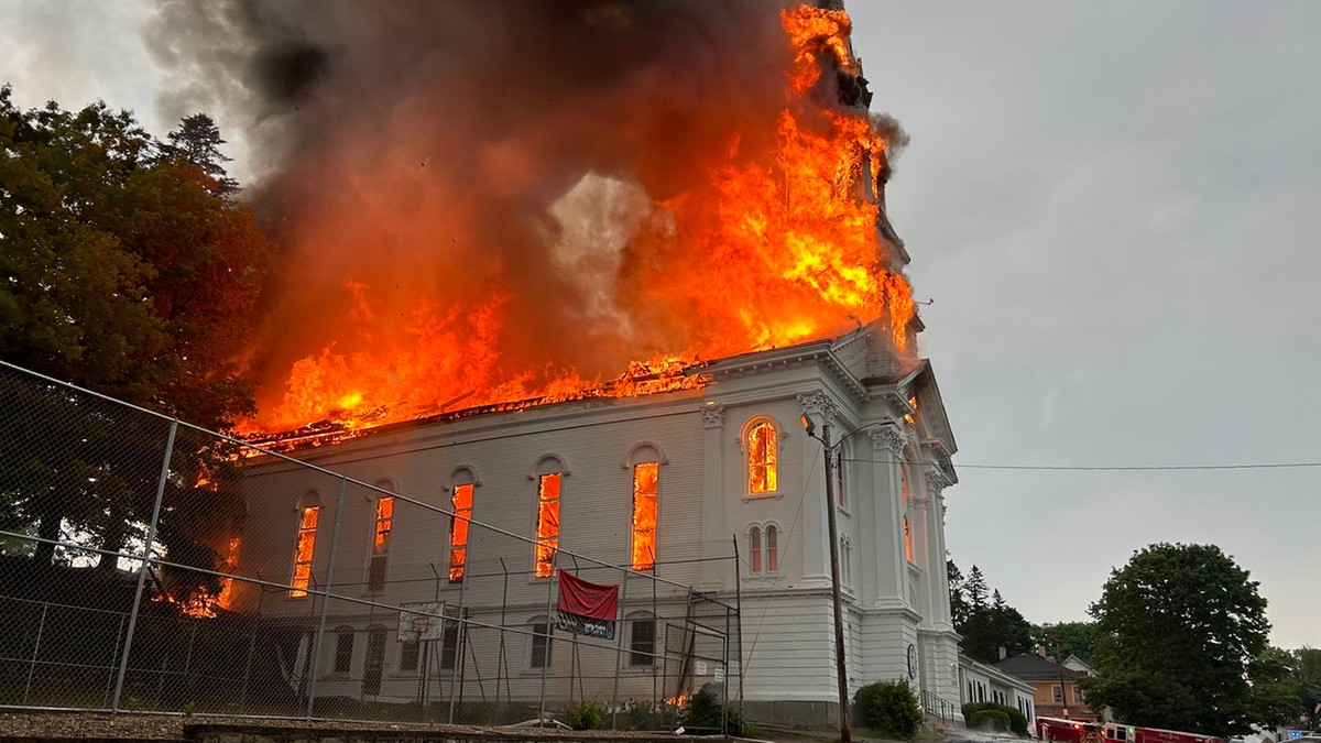 USA. Pożar kościoła. Świadkowie mówią o uderzeniu pioruna