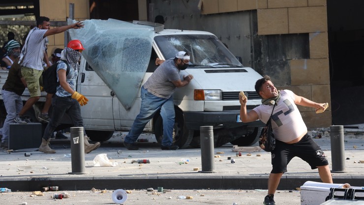 Chaos w Libanie. Wojsko wypędziło demonstrantów z siedziby MSZ