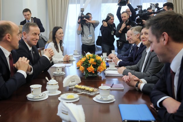 W spotkaniu z Jourovą uczestniczył marszałek Senatu i szef PO Borys Budka.
