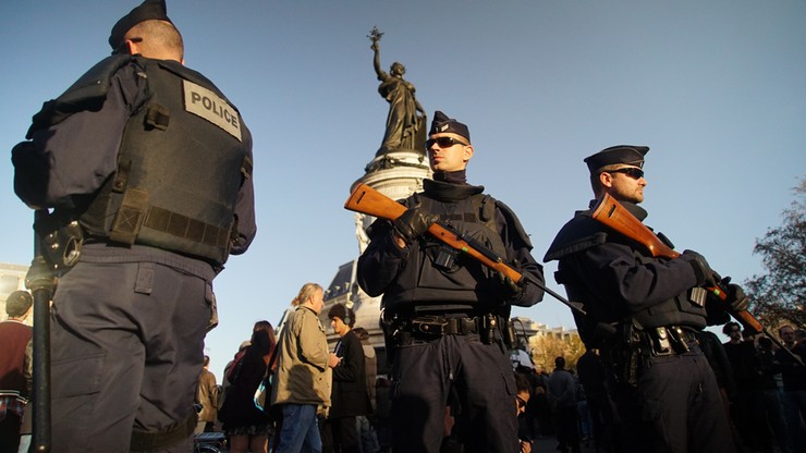 Świąteczna mobilizacja policji we Francji. Powodem wysokie zagrożenie terrorystyczne