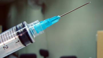 "Groźny dla życia skutek uboczny" szczepionki na koronawirusa 