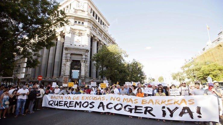 "Dość wykrętów! Nigdy więcej barier!". Manifestacja z żądaniem przyjęcia uchodźców w Madrycie