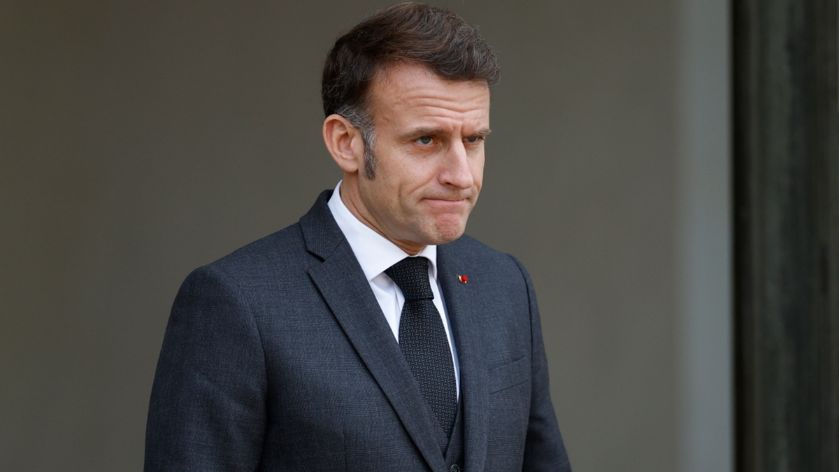 Polityczny wyścig we Francji nabiera tempa. Macron w erze "kulawej kaczki"